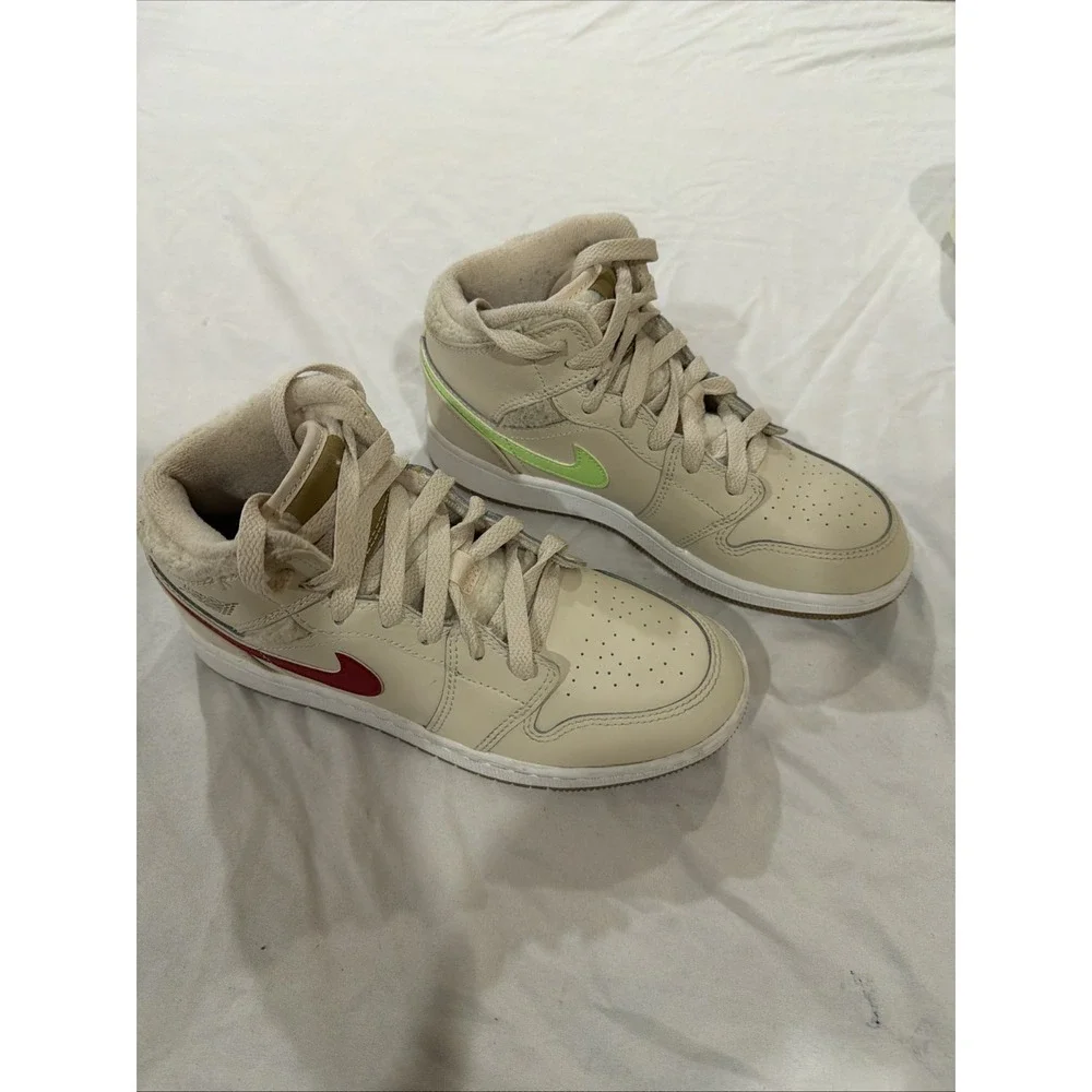 Nike Air‎ Jordan 1 Mid GS Fleece Beige Youth Size 4Y DO2207-264 - Picture 11 of 13